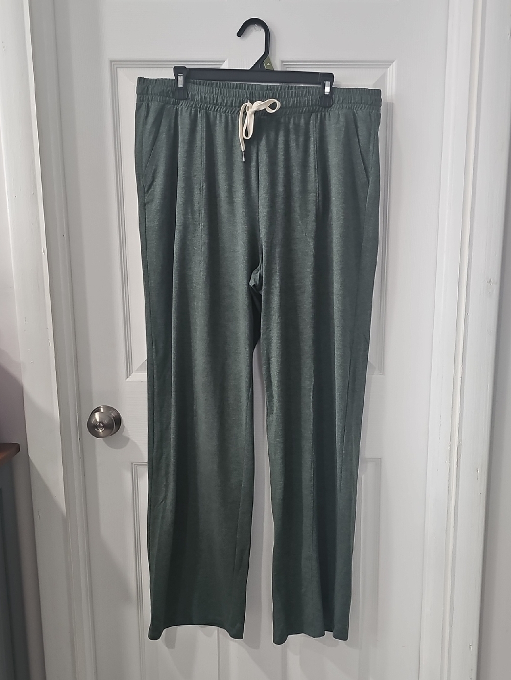 Zobha Woman's Forest Green Drawstring Jogger